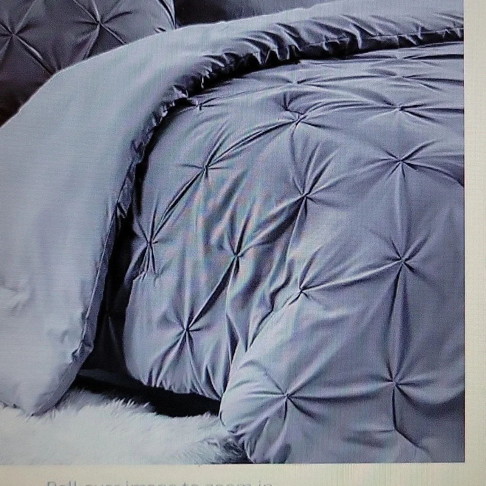 Bedsure Queen Gray Pintuck Comforter  88